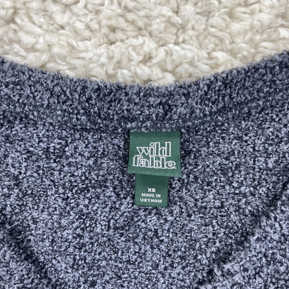 Women's Blue V-Neck Ruched Top - Picture 4 of 9